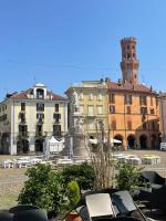 COZY PLACE 10 con PARCHEGGIO PRIVATO GRATUITO - Ferienwohnung Vercelli