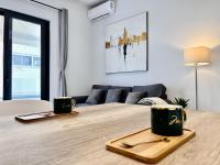 Chic Getaway Near Stavros Niarchos - B&B Athens
