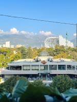 AJ Apartments - Hidden Gem in front of Taiwan Center - Chambres d'hôtes Tirana