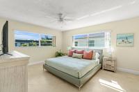 1 Block To The Beach! King Beds! Spacious! - B&B