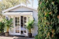 B&B Coffs Harbour - Studio 26: Central, Hampton’s Poolside Hideaway - Bed and Breakfast Coffs Harbour