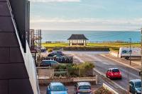 SUNSET SERENITY by BOURNECOAST - A Perfectly Positioned Apartment Very Close to the Sandy Beaches - FM8496 - B&B Bournemouth
