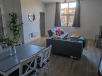 Large 2 Bedroom Apartment - Central Peterborough - B&B Peterborough
