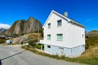 B&B Reine - Hamnøya Bridge Panorama - Bed and Breakfast Reine