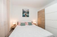 Villa Nicolle only 50meters from the beach - by TA Leut Agency - Chambres d'hôtes Privlaka