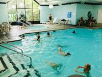 Harmony Hill Stylish 4bd Mountain Retreat, Hot Tub, Games - Chambres d’hôtes