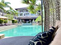 126 Santai - Ground Floor Studio Apartment by uHoliday - B&B