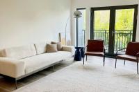Modern Furnished Apartment in Heart of Quincy - Bed and Breakfast