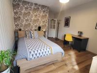 Studio bleu tout équipé avec wifi - B&B