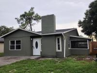 Groovy Funhouse Getaway - 4 bdrm near Legoland - B&B