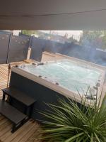 B&B Versigny - Studio Laiassio avec SPA de nage- Jacuzzi Versigny - Bed and Breakfast Versigny