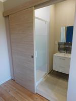 Tweepersoonskamer met 2 Aparte Bedden en Douche