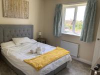 B&B Balderton - Newly built 3 Bed house with ample parking 1 - Bed and Breakfast Balderton