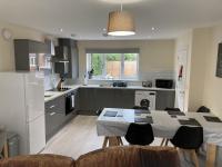 B&B Balderton - Newly built 3 Bed House with Ample Parking 2 - Bed and Breakfast Balderton