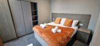 Central Reading Modern 3BR flat - Walk to station and high street - B&B