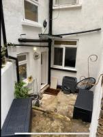 Central Private Double Bedroom in a 2bedroom Apartment, connected via underground, overground and many bus routes - Ferienwohnung