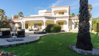 Villa Luxury Suites, Heated Outdoor Pool - B&B