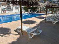 Maison dans charmante résidence avec grande piscine commune, - B&B Roses