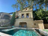 Maison uzès piscine plein sud avec superbe vue - Ferienwohnung