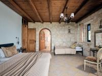 Three Bedroom Master Suite with Sea View - Split Level