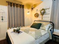 B&B Canton - Acorn Hideaways Canton Unwind at Green Gables Suite for up to 3 - Bed and Breakfast Canton