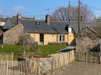 Gîte du Petit Rocher SAINTE SUZANNE - B&B