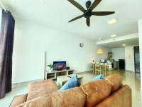 T4 1-10Pax 2Room Trefoil Cozy Home Setia Alam WiFi - B&B