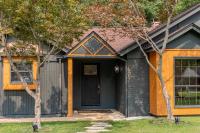 Styled, cozy residential retreat near town center - B&B Southaven