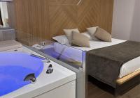 Queen Suite with Spa Bath