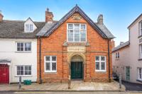 Central Buckingham Apartment #9 with Free Parking, Pool Table, Fast Wifi and Smart TV with Netflix by Yoko Property - B&B