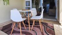 Shell Shores -Apartment with balcony, Sea views and private parking - Bed and Breakfast Jeffreys Bay
