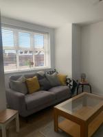 Central 2-Bed Flat - Perfect for Nurses, Contractors, & Relocators - Free Wi-Fi & Parking - B&B Peterborough