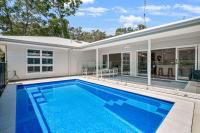 11 Esprit Drive - Rainbow Shores. Swimming Pool - Wifi - Walk to beach - B&B