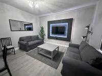B&B Roundhay - Modernised 3 Bedroom House, Lascelle Residence - Bed and Breakfast Roundhay