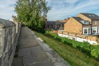 Dewsbury Court - B&B