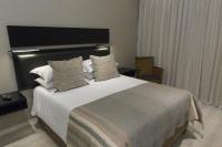 Luxury Queen Room - 2