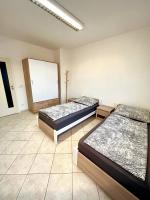 Zweibettzimmer mit Balkon