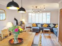 Sunny Days: Beautiful Spacious 4 bed house - B&B