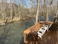 B&B Cosby - Gray's Place on Cosby Creek - 2 Bedrooms, 2 Baths, Sleeps 6 home - Bed and Breakfast Cosby