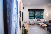 Le Refuge - Revelstoke Condo with Hot Tub - Chambres d’hôtes Revelstoke