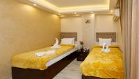Deluxe Double or Twin Room with Balcony with Pyramids View