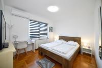 Habitación con cama grande