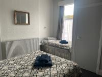 Dreibettzimmer mit Bad