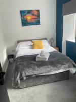 One-Bedroom Apartment: Sleeps 4 Comfortably - Bed and Breakfast