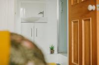 Luxury Private Suite-Parking, Courtyard & Wi-Fi - B&B Caldicot