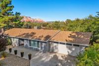 Trendy 3BR in Sedona: Hot Tub/Fire-pit /Central Location - B&B