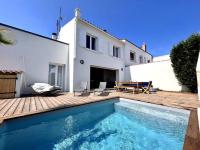 Superbe villa avec piscine à 10 min du centre - B&B