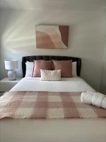 B&B Perth - 2 On Trend Condo Near Crown 1br - Bed and Breakfast Perth