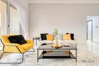 Vivid 2BR at Canal Residences West Dubai Sports City by Deluxe Holiday Homes - B&B Dubái