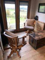 The Goods Wagon, private garden and stunning views - B&B High Buston